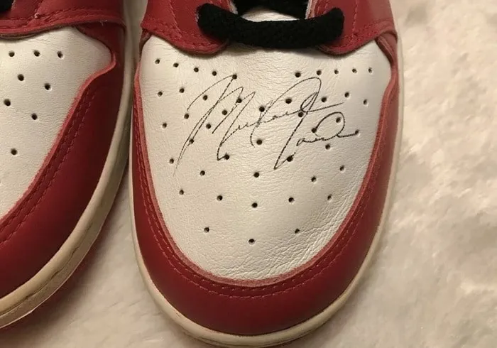 Air Jordan 1 (1985) с автографом Air Jordan 1 (1985) с автографом